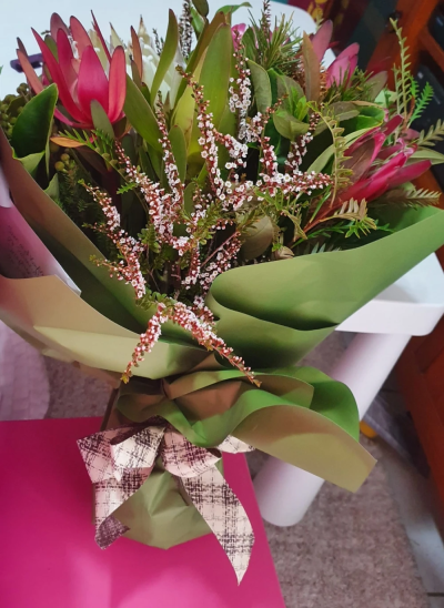 Raspberry Ripple - What a cute way to send your message. This little gift bag filled with flowers is simply joyful.